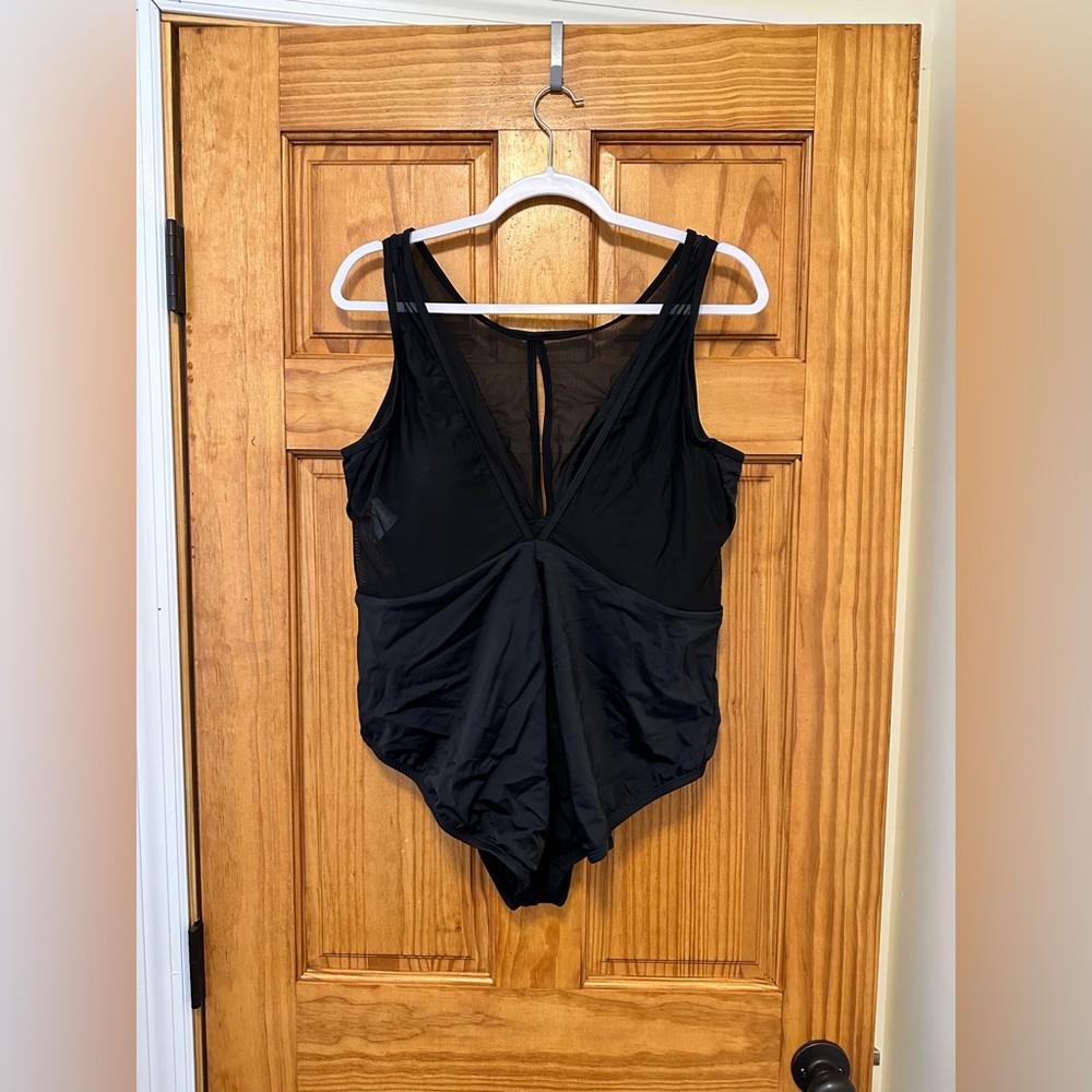 Black Time and Tru One Piece Swimsuit Women’s Size 2X